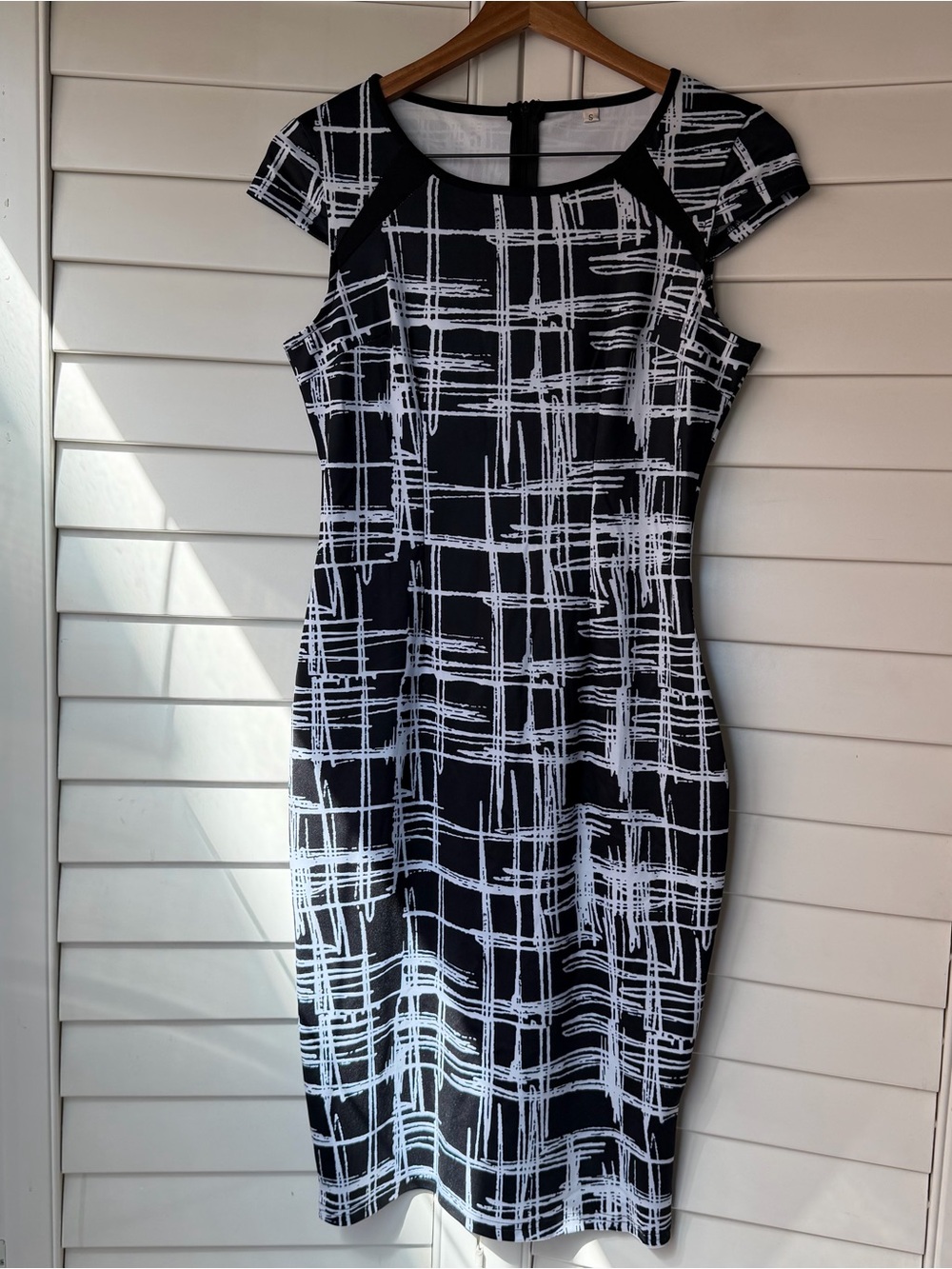 Classic Black & White Cap-Sleeve Sheath Dress Size S